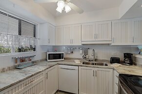 Fun N Sun 1 Bedroom Condo by RedAwning