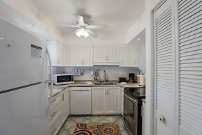 Fun N Sun 1 Bedroom Condo by RedAwning