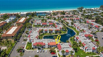 Fun N Sun 1 Bedroom Condo by RedAwning