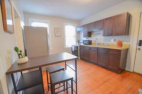 Lovely 3-Bedroom Apt with free parking