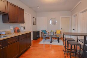 Lovely 3-Bedroom Apt with free parking