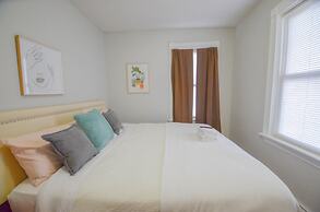 Lovely 3-Bedroom Apt with free parking