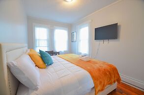 Lovely 3-Bedroom Apt with free parking