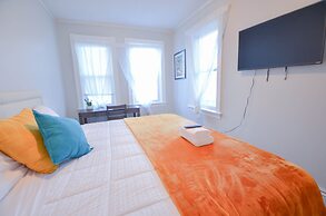 Lovely 3-Bedroom Apt with free parking