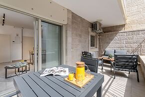 Stylish one BDR with balcony