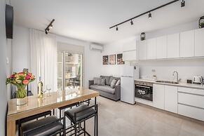 Stylish one BDR with balcony