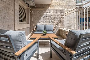 Stylish one BDR with balcony