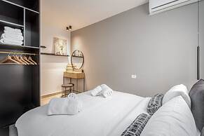 Stylish one BDR with balcony