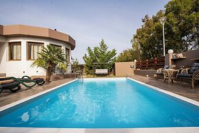 Maia Luxury Pool Villa