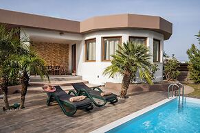 Maia Luxury Pool Villa