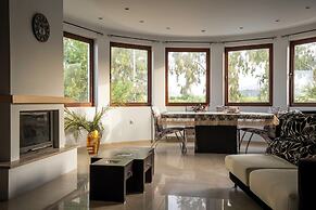 Maia Luxury Pool Villa