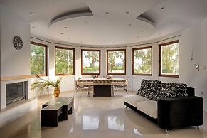 Maia Luxury Pool Villa