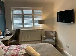 Room in Guest Room - Apple House Wembley -double Ensuite