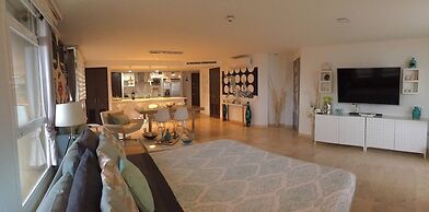 Modern Loft ,eagle Beach ,oasis Condo