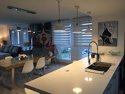 Modern Loft ,eagle Beach ,oasis Condo