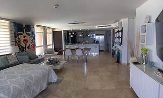 Modern Loft ,eagle Beach ,oasis Condo