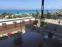 Modern Loft ,eagle Beach ,oasis Condo