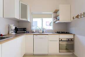 Palm Beach C, Charmingquiet Apt,wifi,beach Close,