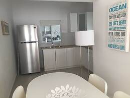 Palm Beach C, Charmingquiet Apt,wifi,beach Close,