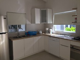 Palm Beach C, Charmingquiet Apt,wifi,beach Close,