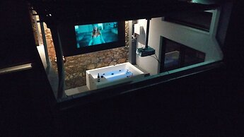 Ostraco Luxury Suite