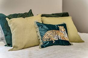 Garden Flat - Stylish - Modern Flat - Near Balloch