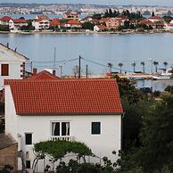 Charming Holiday House Antique, Sleeps 7