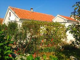 Schöne Ferienwohnung mit Terrasse, Roses
