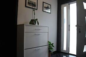 Schöne Ferienwohnung mit Terrasse, Roses