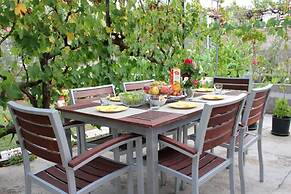 Schöne Ferienwohnung mit Terrasse, Roses