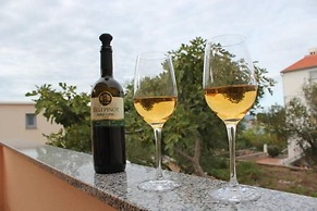 Sea View Apartment Orhideja, Sleeps 4