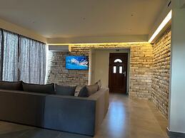 Aqua Luxury Suites Roda