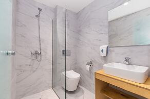 Aqua Luxury Suites Roda