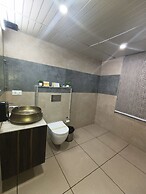 Aliza Inn and Suites