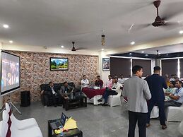 Aliza Inn and Suites