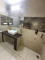 Aliza Inn and Suites