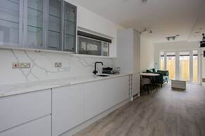 Bright 1 Bedroom Apartment in West London