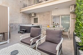 One BDR with a Huge Terrace