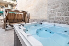 One BDR with a Huge Terrace