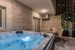 One BDR with a Huge Terrace