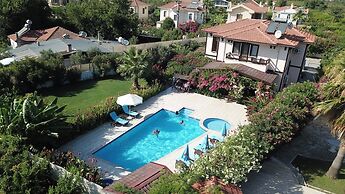 Beautiful 4-bed Villa Private Pools