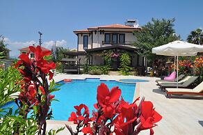 Beautiful 4-bed Villa Private Pools