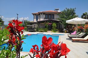 Beautiful 4-bed Villa Private Pools