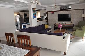 Beautiful 4-bed Villa Private Pools