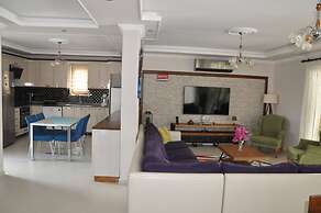 Beautiful 4-bed Villa Private Pools