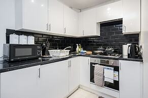 Charming 1-bed Basement Apartment in Lewisham
