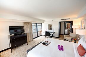 Hamilton Princess - Fairmont Gold Experience