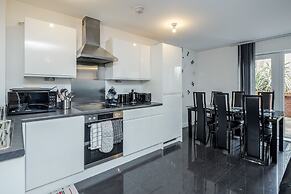 Beautiful 3-bed Apartment in Romford