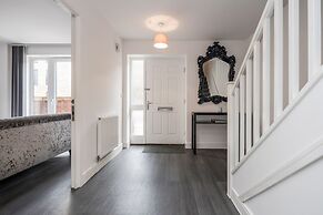 Beautiful 3-bed Apartment in Romford