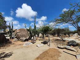Cozy Home Under the Sun, With Swimmingpool